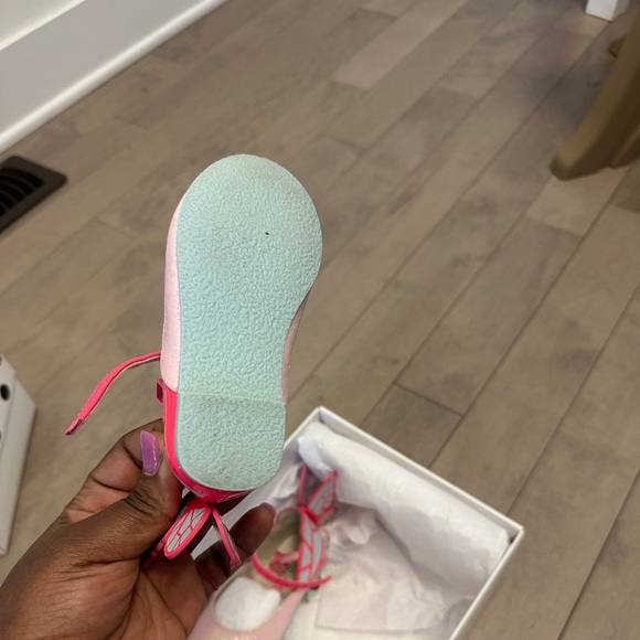 Mini Sophia Webster pink glitter shoe( Euro 23) - Picture 2 of 5